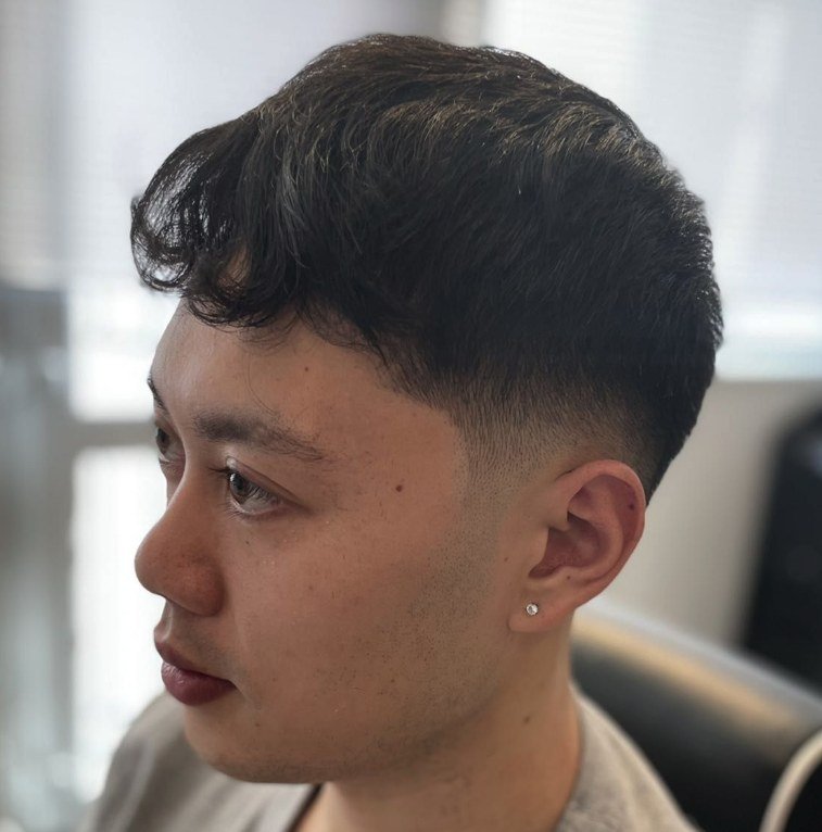 Textured men’s haircut with skin fade by Swarv Studio